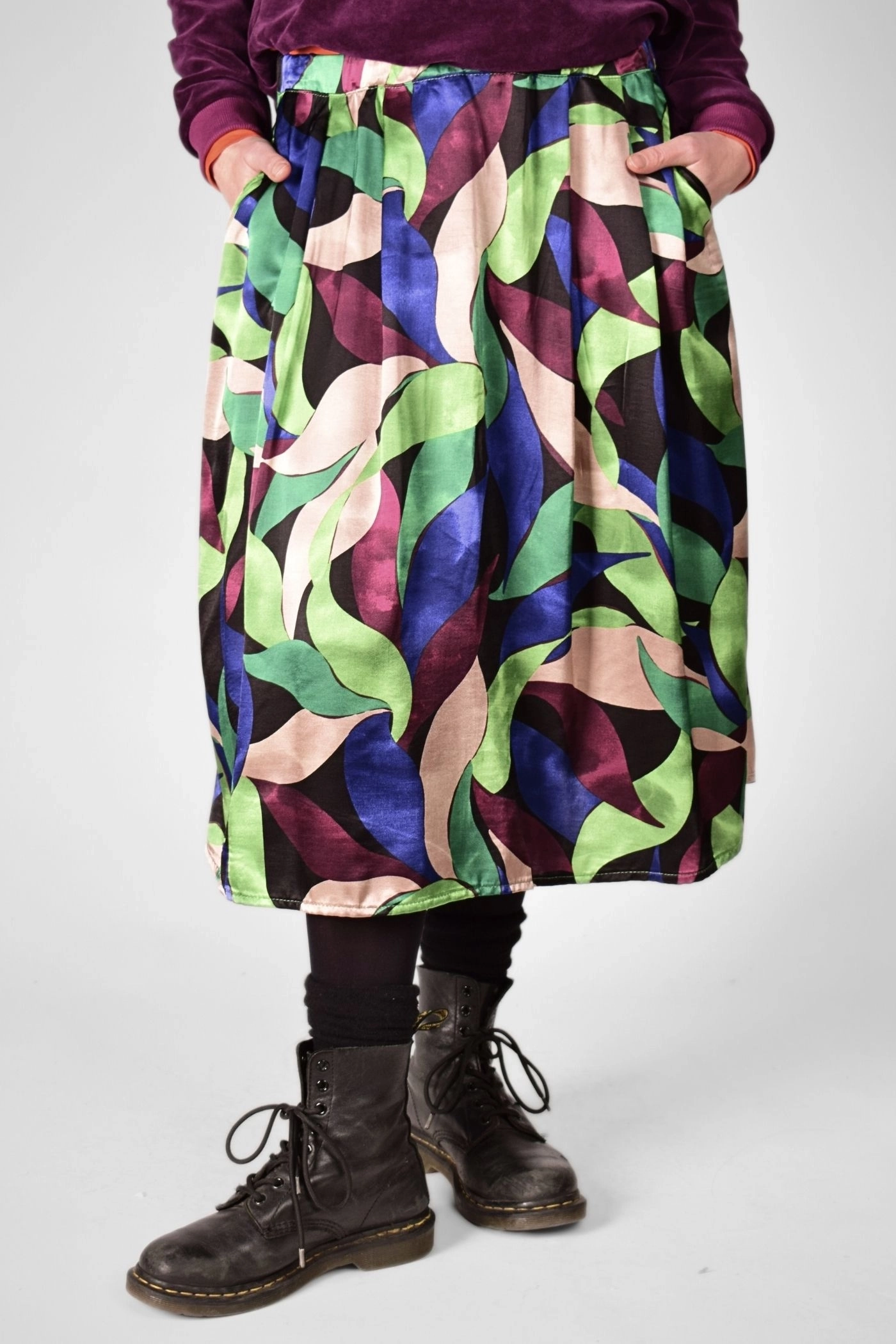 Passform des Midirockes "Frida" aus Viskose - frontal