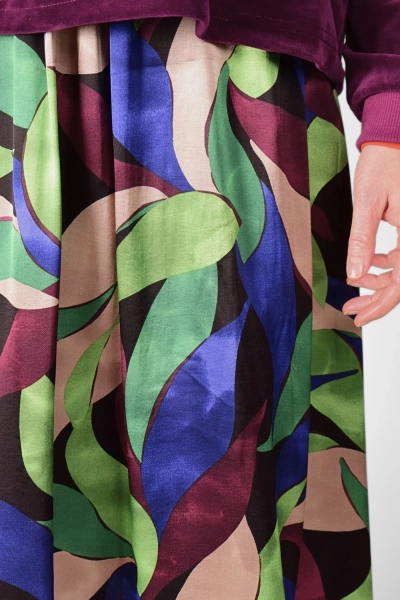 Detailansicht des Minirockes "Frida" mit Blattwerk Muster