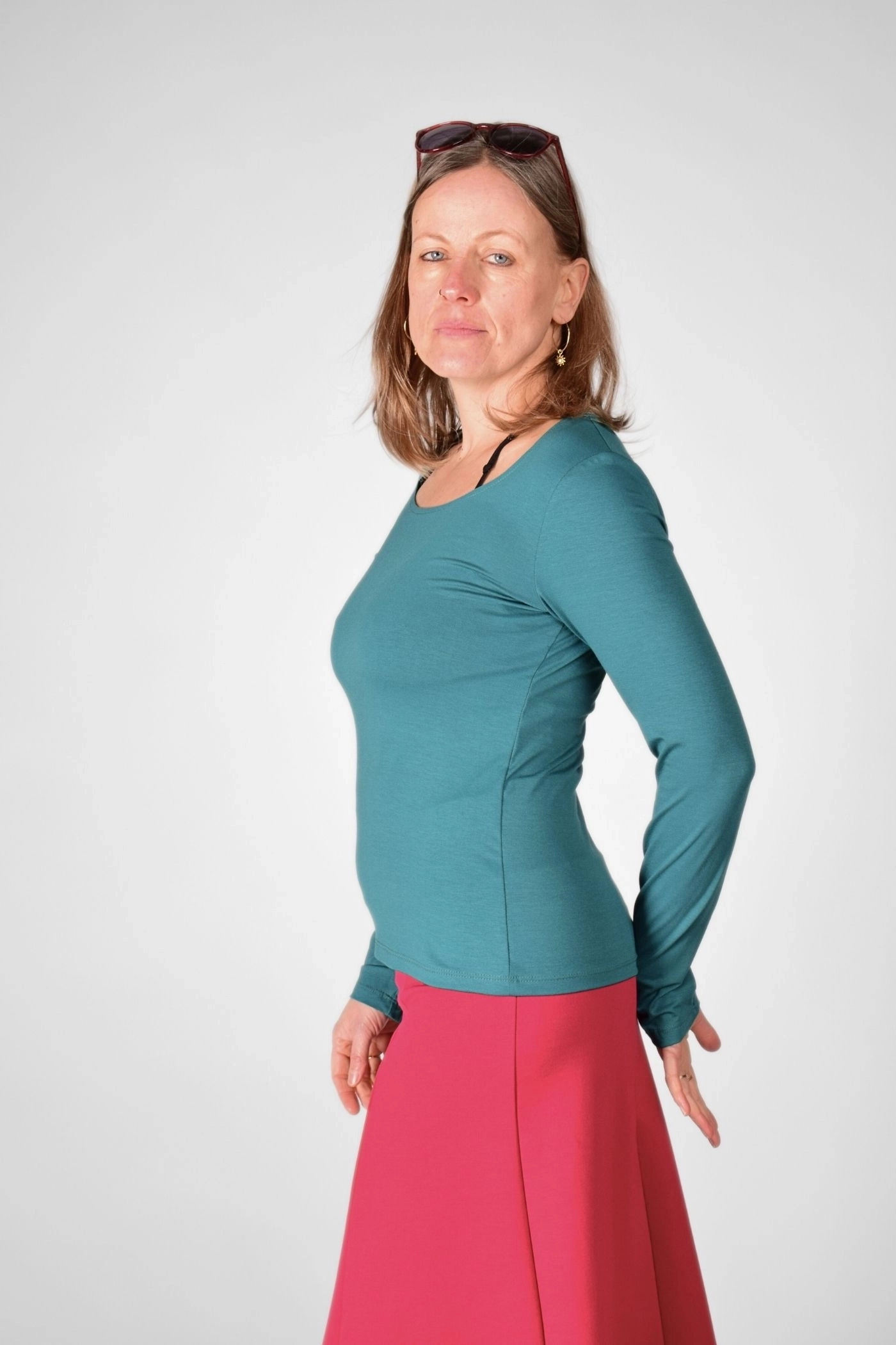 linke Seitenansicht von "Elsa" aus Viskose in Türkis