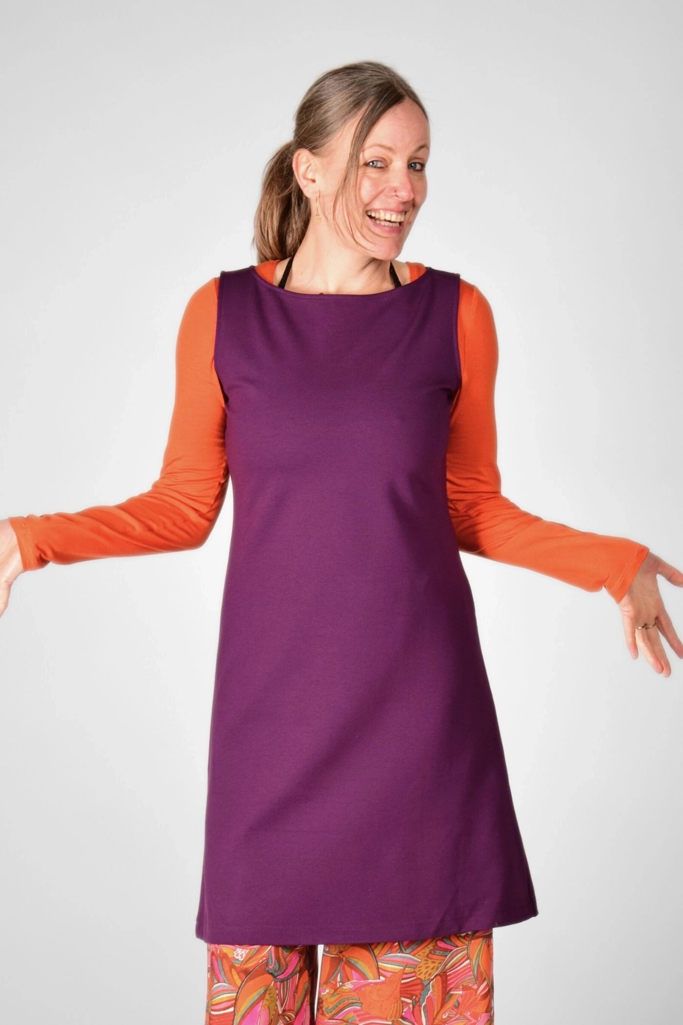 Kleid "Brenda" in Cassis - Frontansicht