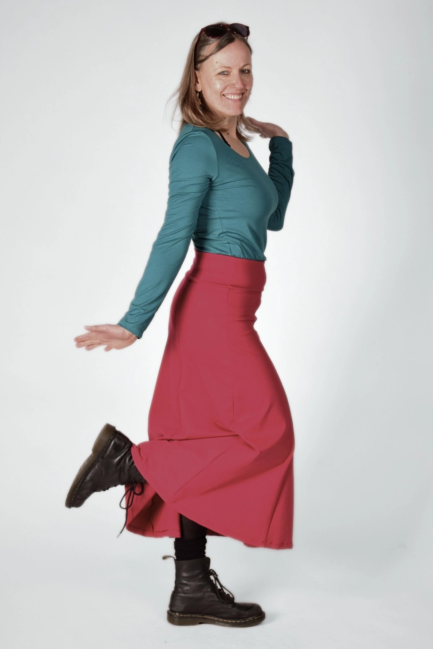 seitliche Sicht auf Rock "Blanche" in Rot