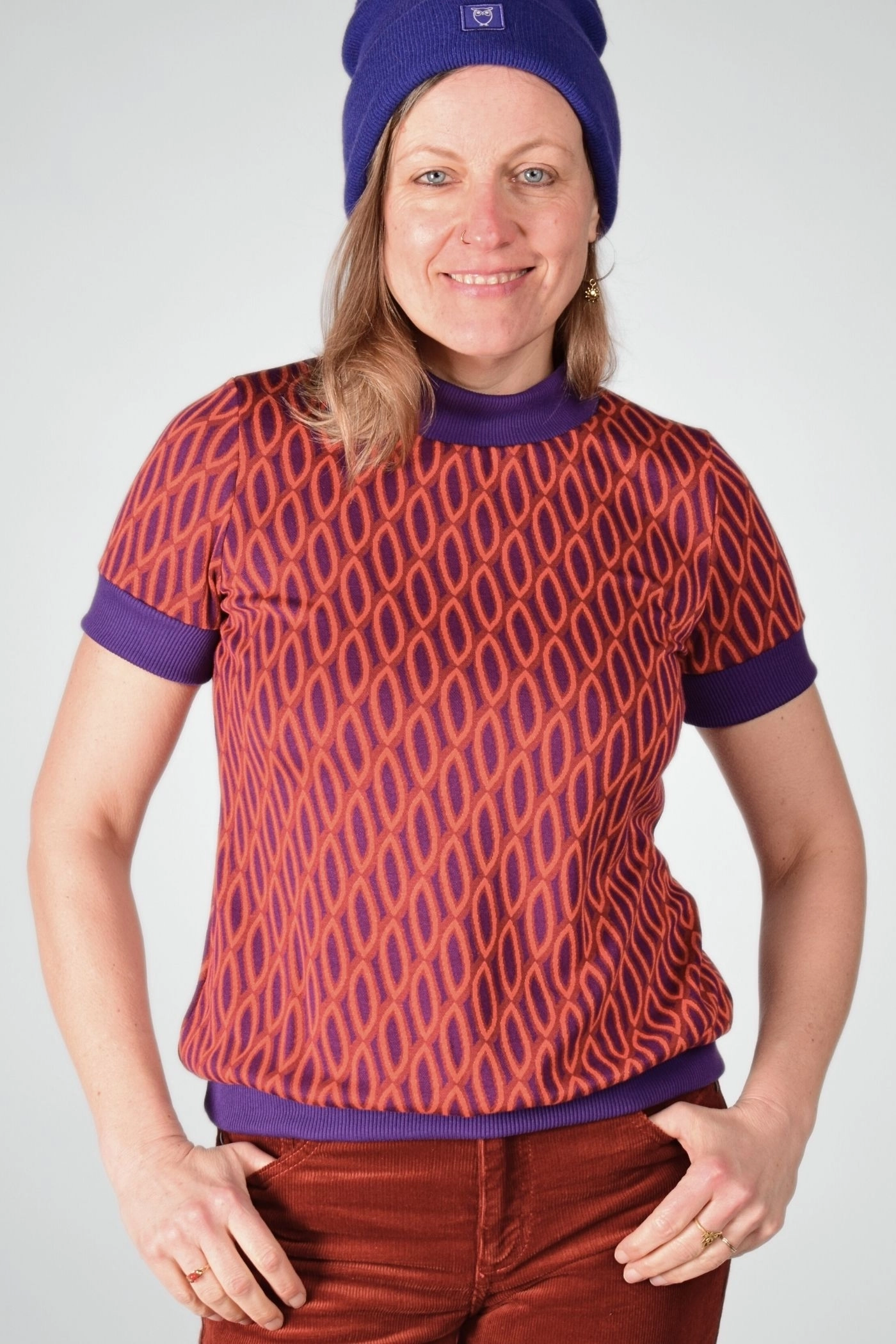 Frontansicht von Shirt "Anita" kurzarm in Orange/Violet gemustert
