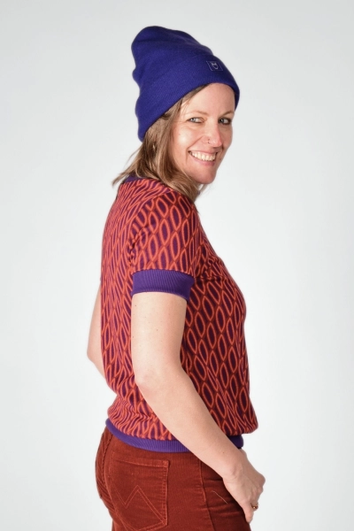 Seitenansicht von Shirt "Anita" kurzarm in Orange/Violet gemustert