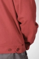 Detail eines hinteren Riegels der Blousonjacke "Harry" aus Wolle in Rot