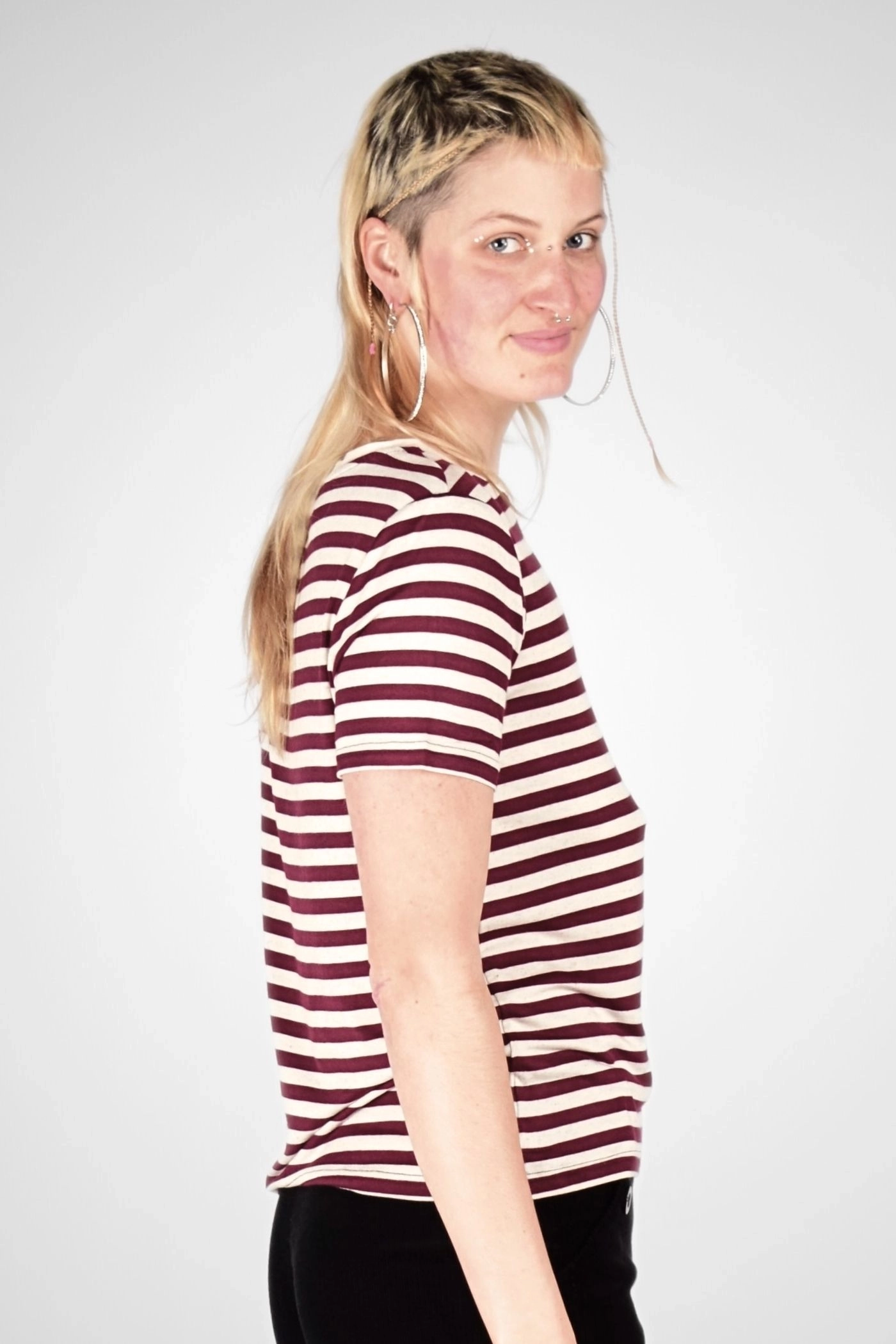 T-Shirt "Karo" aus Viskose Bordeaux Beige gestreift - Seite rechts