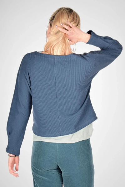 Strickjacke "Mala" aus Baumwolle in taubenblau von hinten