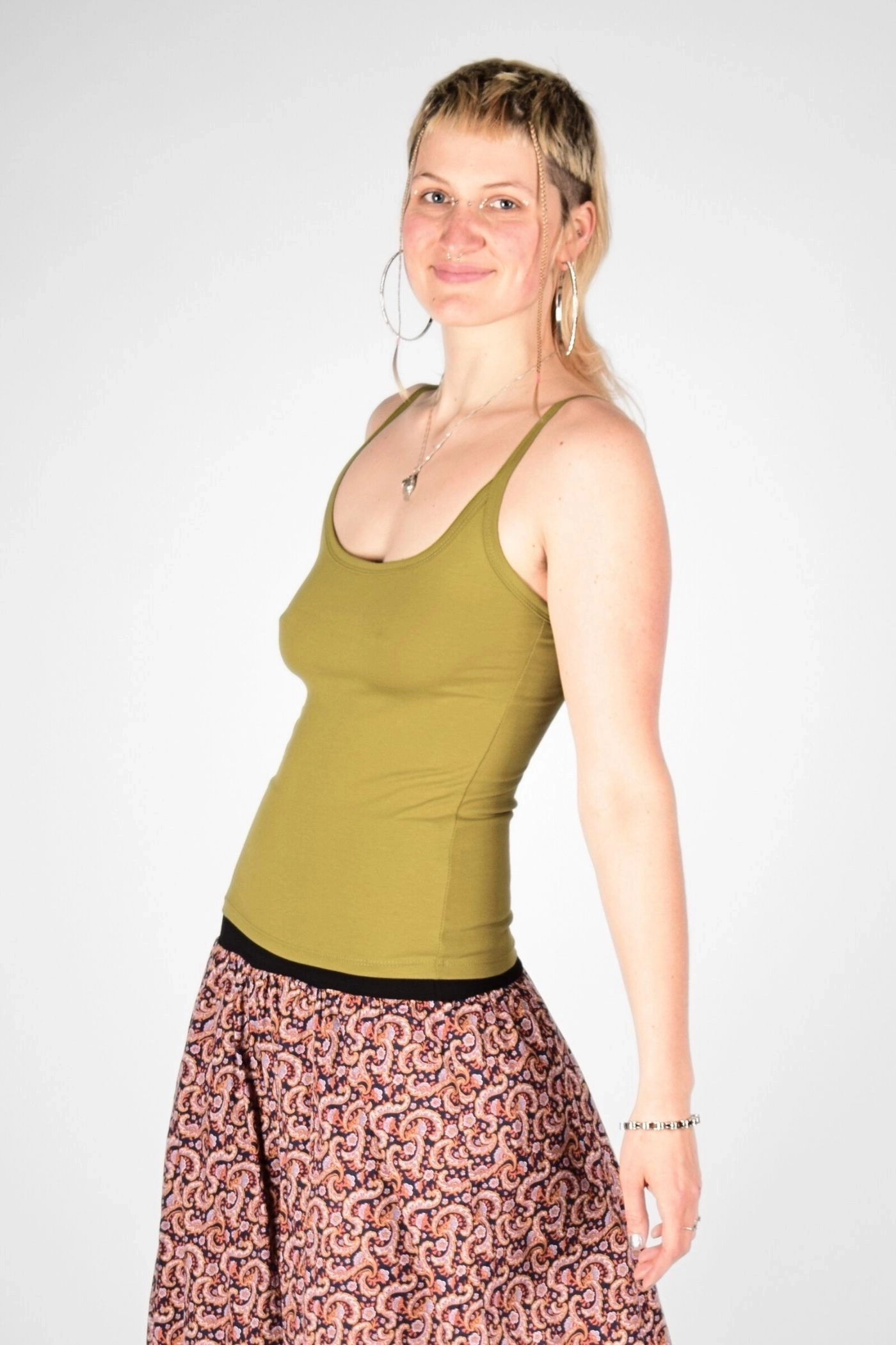 seitliche Perspektive des Tops "Sunny" mit Spaghetti Trägern