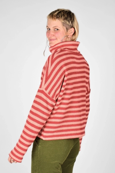 rückseitige Ansicht vom Oversize Pulli "Stine" aus Baumwollstrick