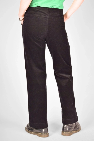 Rückansicht von Hose "Marina" aus schwarzem Cord