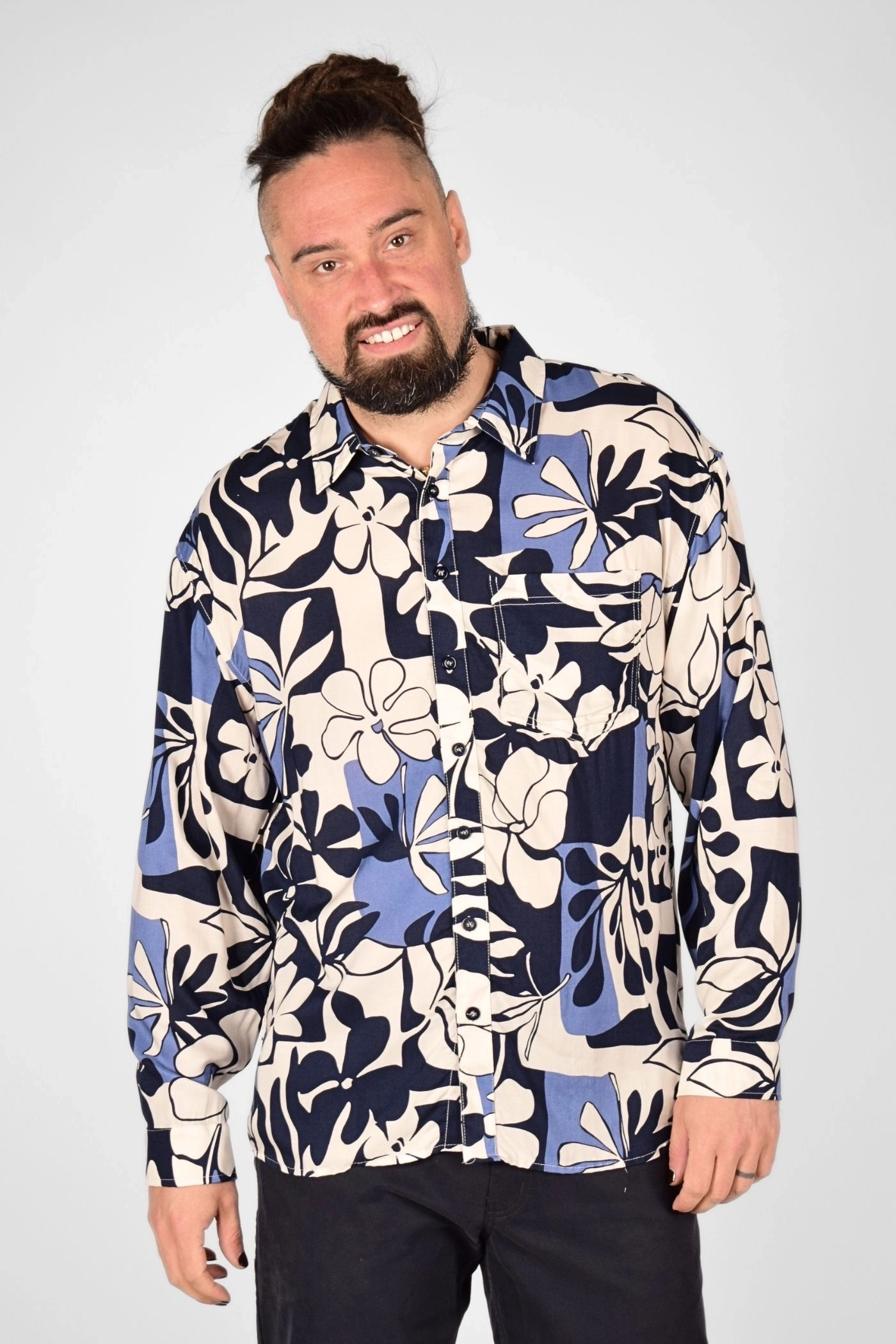 Hemd "Vincent" mit flowery Muster in blau von vorne