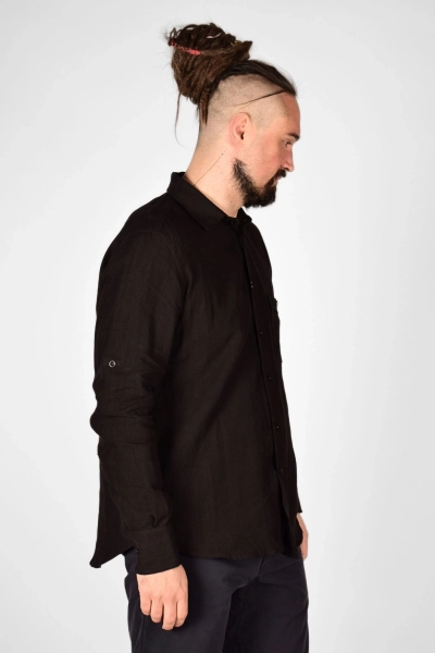 rechte seitliche Perspektive vom Leinenhemd "Karsten" in schwarz von Mrs.Hippie