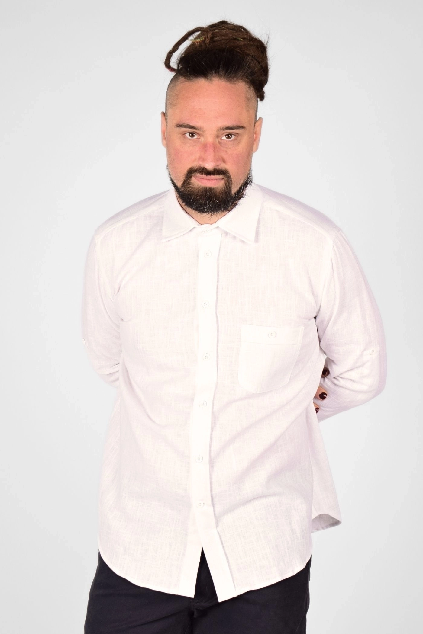 Leinenhemd "Karsten" in weiß mit geschlossenem Kentkragen - Frontal