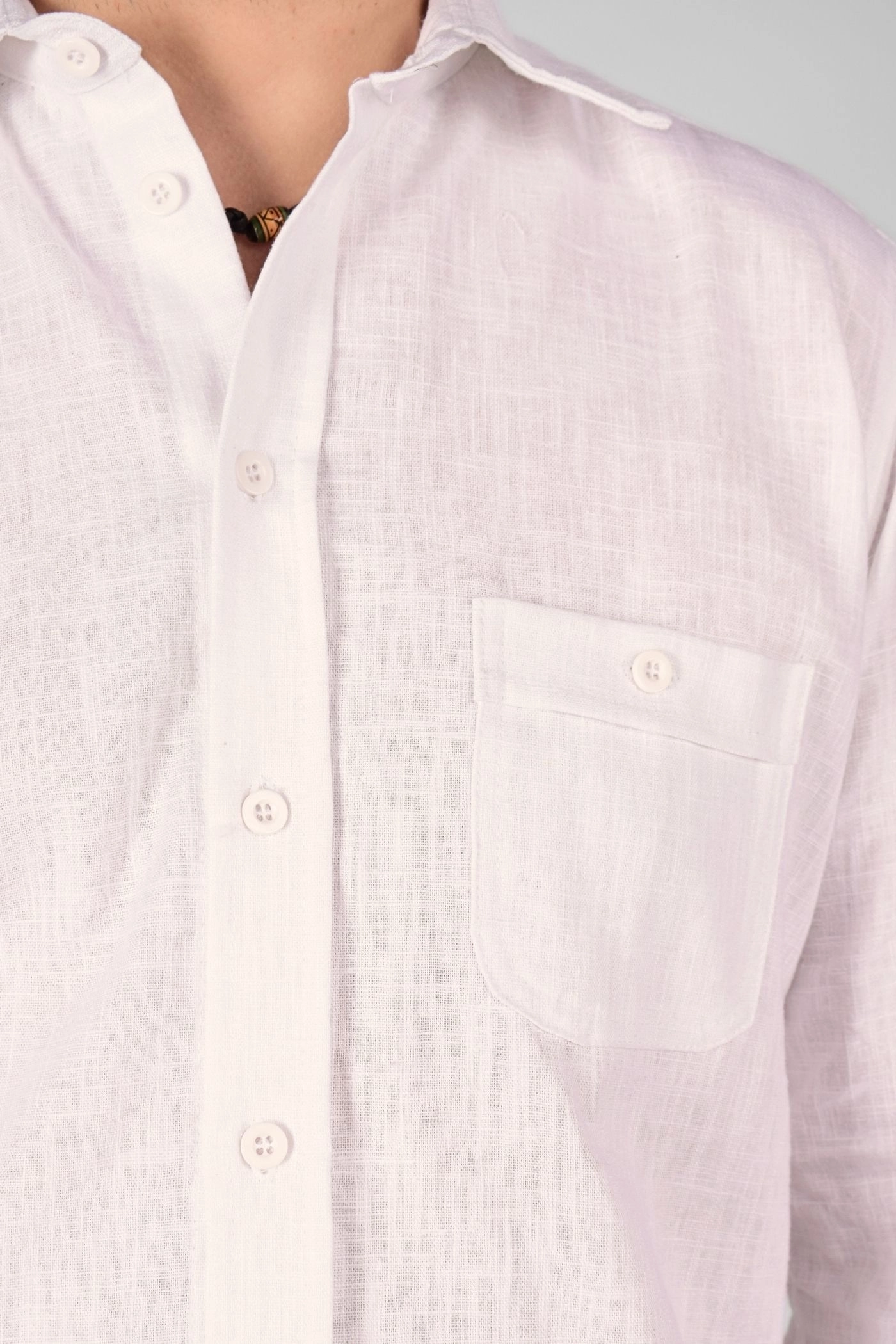 Detail der Brusttasche von Hemd "Karsten" in weiss