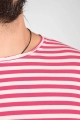 Detail des Halsausschnittes vom T-Shirt "Theo" in Pink Weiss gestreift aus Viskose