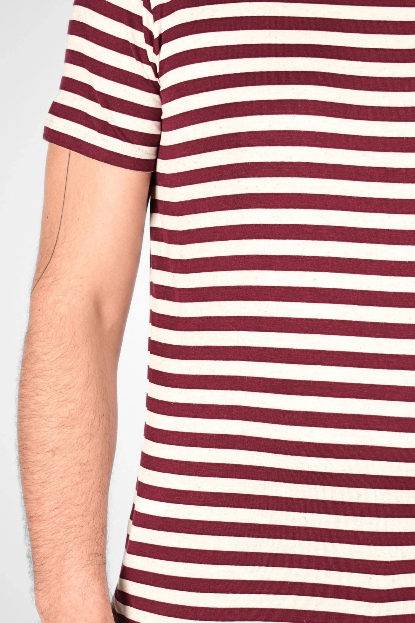 Viskose T-Shirt für Herren – weinrot-beige gestreift mit Rundhals