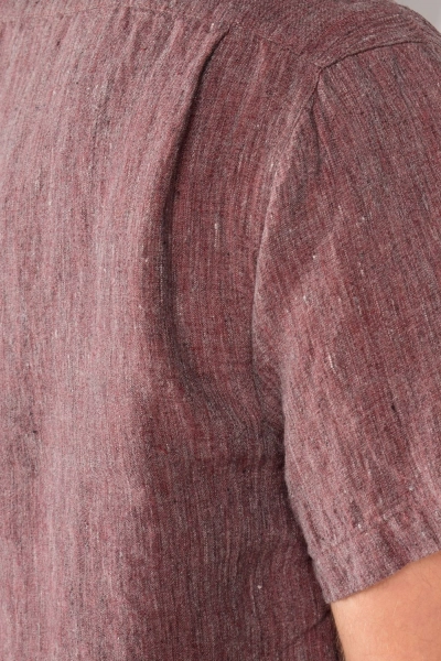 Detailansicht der Abnäher auf dem Rücken vom Kurzarmhemd "Tobi"