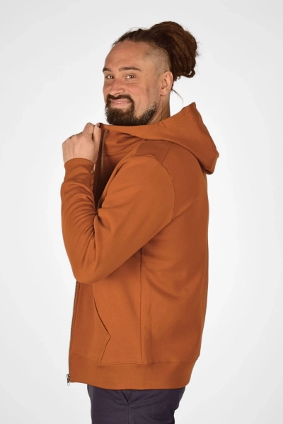 linke Perspektive der Kapuzenjacke "Matthew" aus Bio Baumwolle in Curry