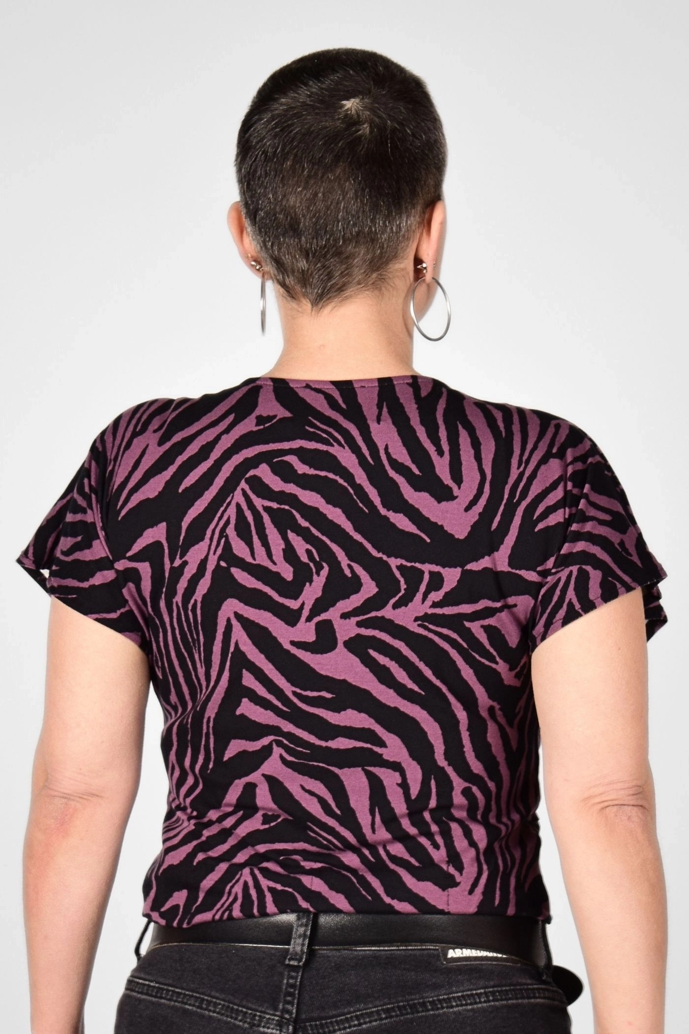 Kurzes Crop Knot Top für Damen in Violett mit Zebramuster