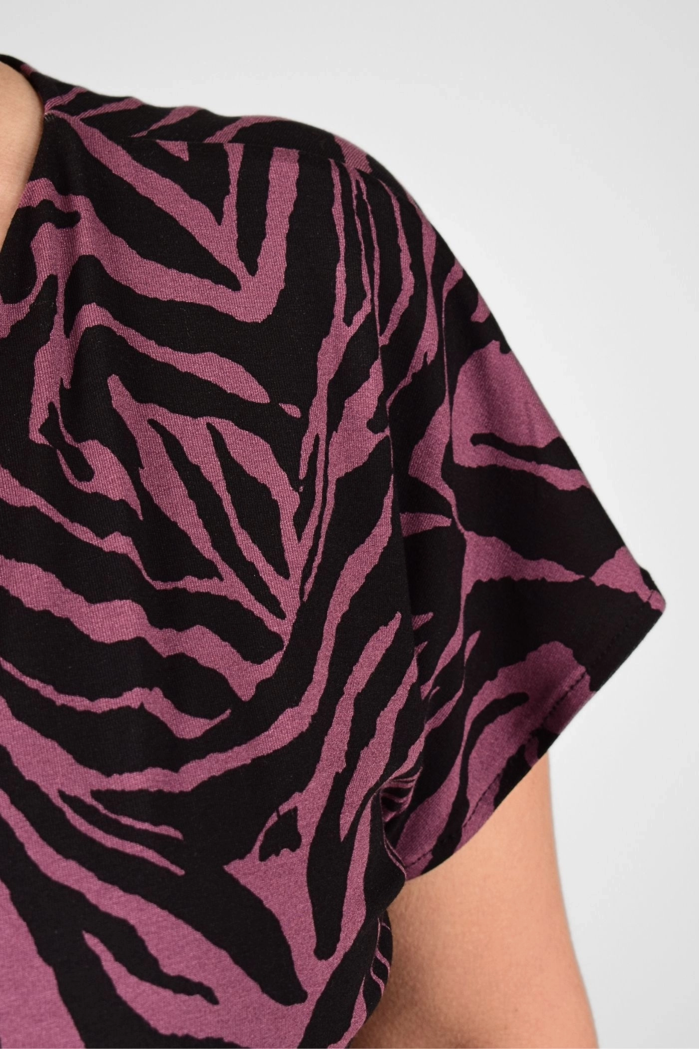 Kurzes Crop Knot Top für Damen in Violett mit Zebramuster