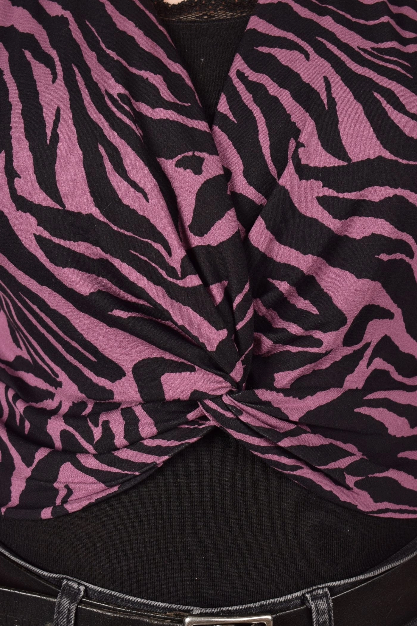 Kurzes Crop Knot Top für Damen in Violett mit Zebramuster