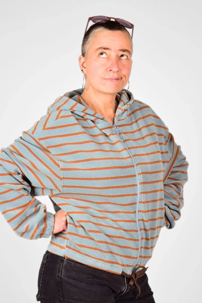 Kurzjacke "Kittie" aus gestreiftem Frottee von vorne