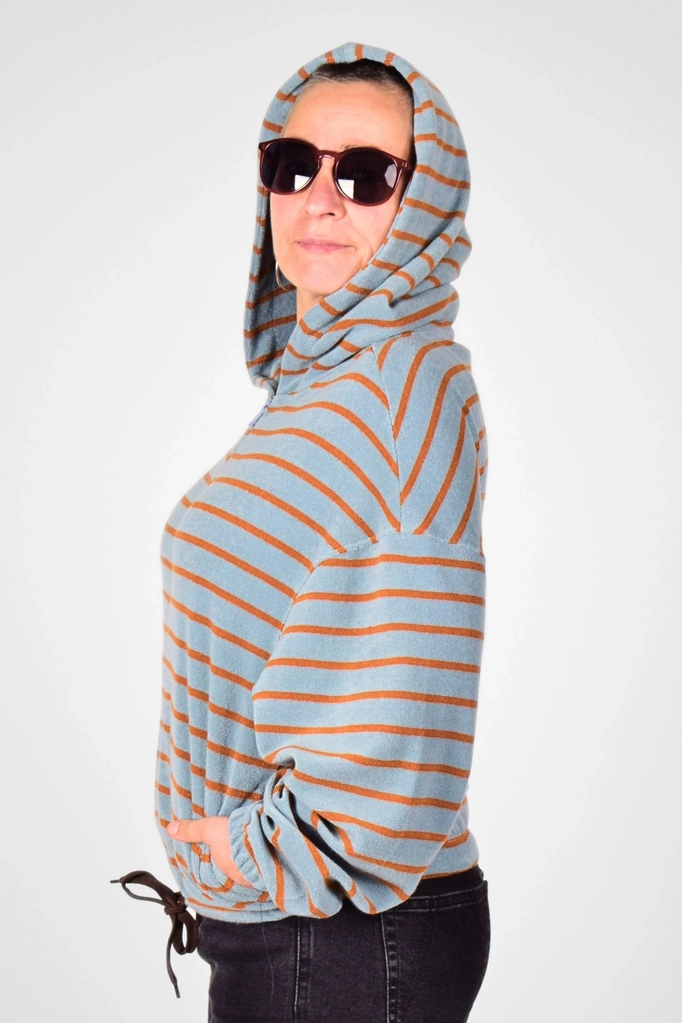 Kurzjacke "Kittie" aus gestreiftem Frottee von der Seite