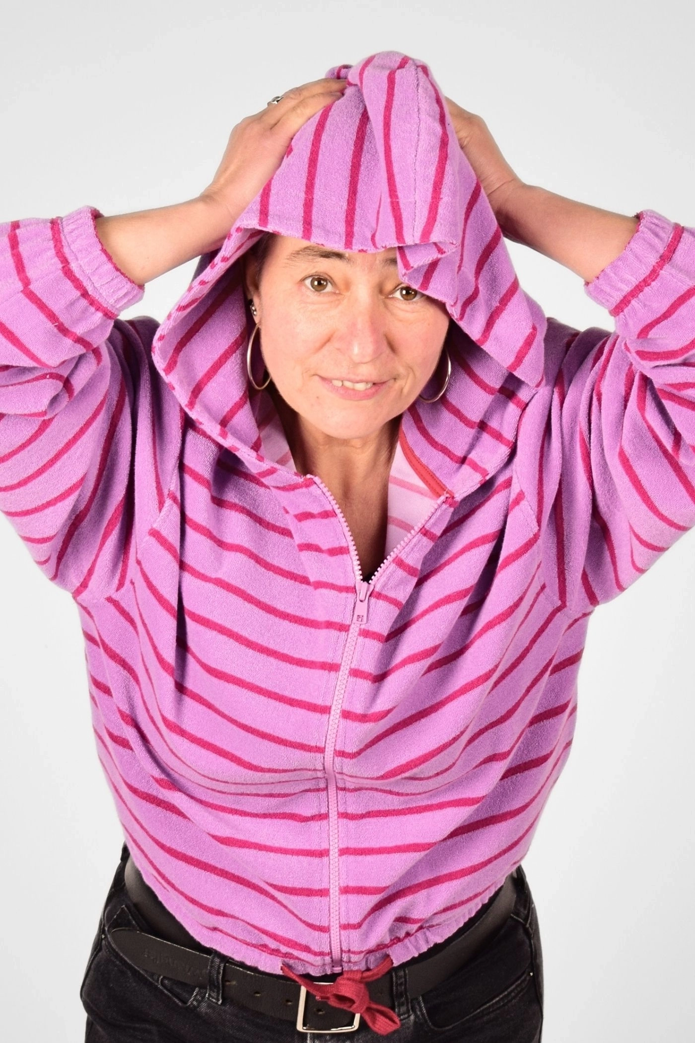 Kurze Frotteejacke für Damen – Pink mit Streifen & Kapuze – Potatoes