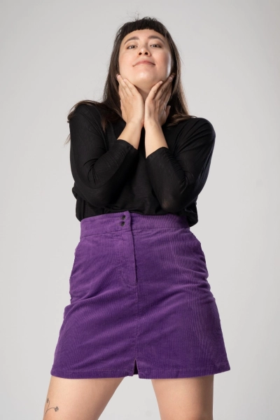 Kurzer Cordrock in Lila - High Waist Schnitt - nachhaltiger Rock