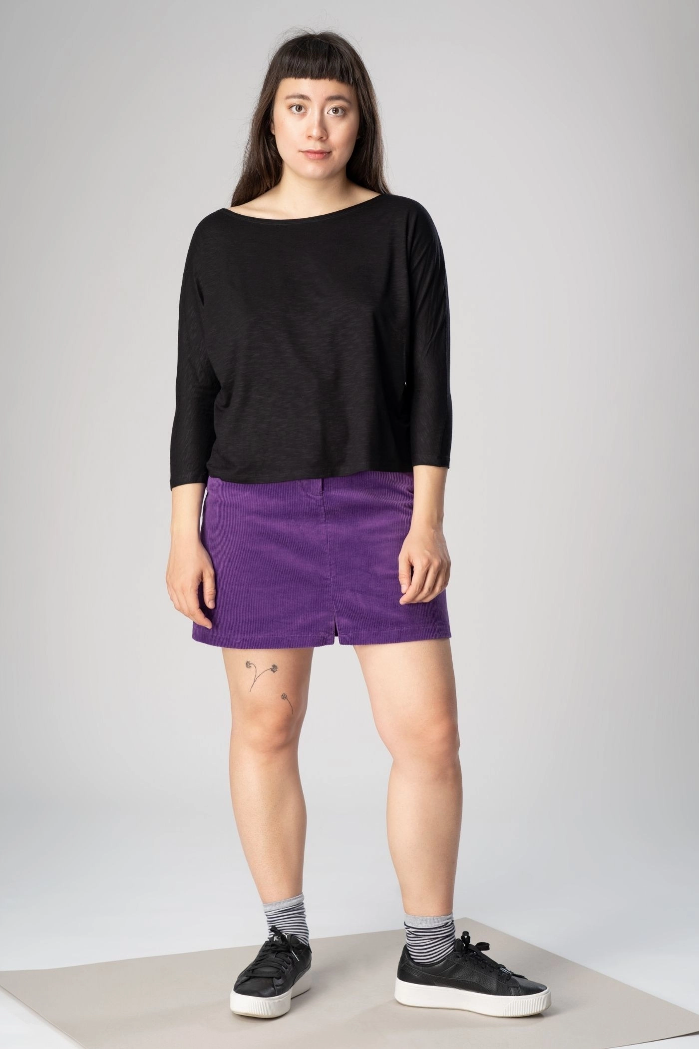 Kurzer Cordrock in Lila - High Waist Schnitt - nachhaltiger Rock