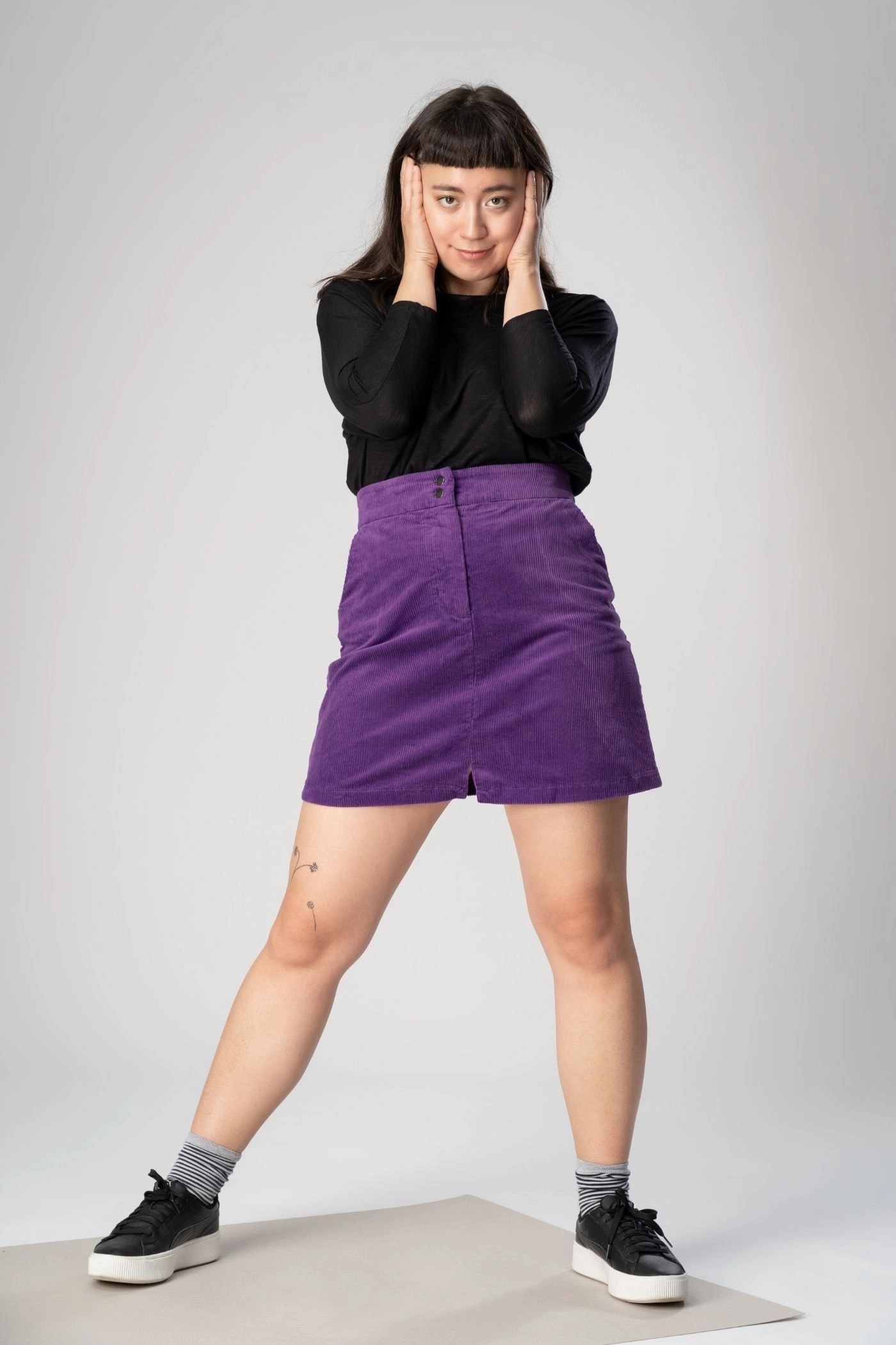 Kurzer Cordrock in Lila - High Waist Schnitt - nachhaltiger Rock