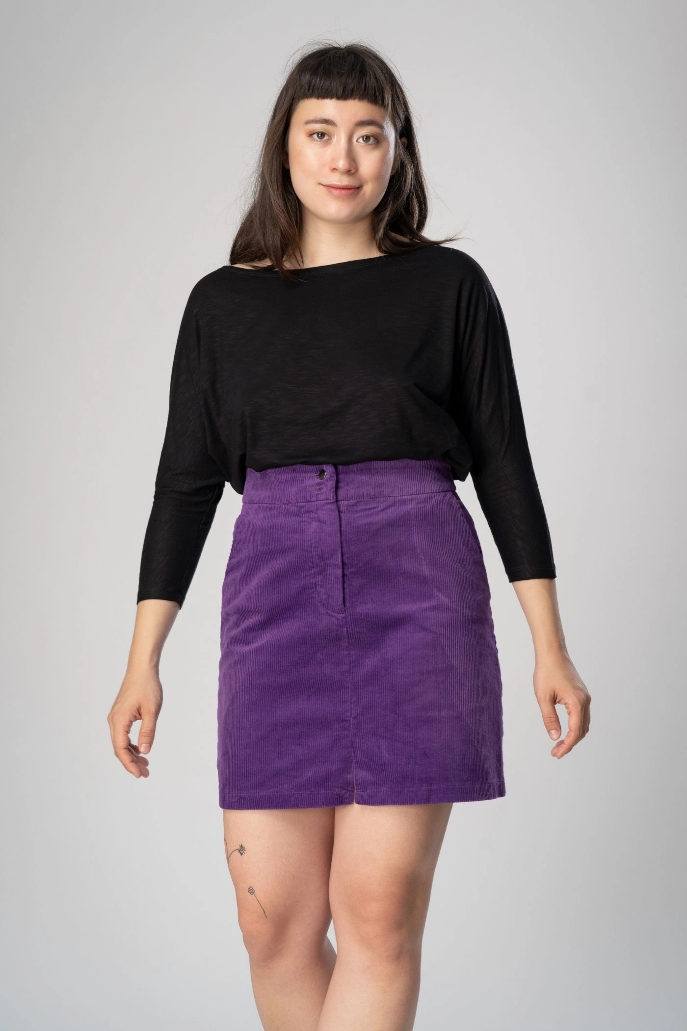 Kurzer Cordrock in Lila - High Waist Schnitt - nachhaltiger Rock