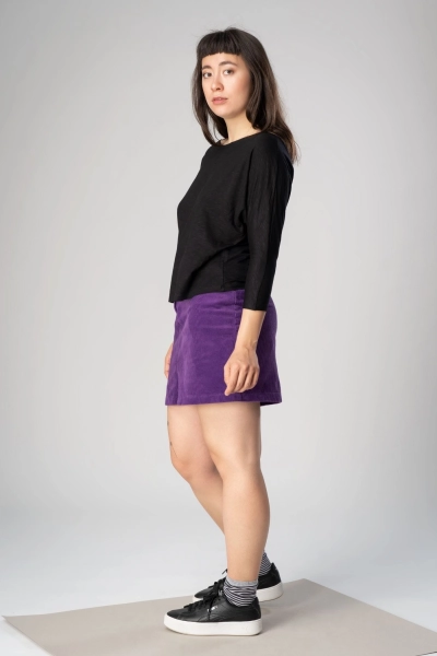 Kurzer Cordrock in Lila - High Waist Schnitt - nachhaltiger Rock