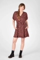 Kleid "Fleur" aus Viskose mit pink roten Blumenmuster von vorn mit Taschen