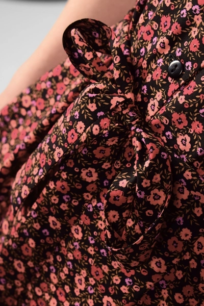 Taillenband als Schleife im Detail von Kleid "Fleur" mit pink rotem Blumenmuster