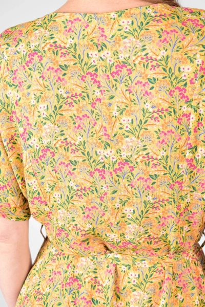 Rückennaht im Detail von Minikleid "Fleur" aus Viskose mit gelbem Muster