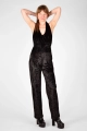 Frontansicht auf Jumpsuit "Florence" in schwarz aus Pannesamt