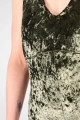 Detailansicht auf vordere Naht von Jumpsuit "Florence" aus Pannesamt in Grün