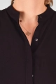 Detail der Knopfleiste von Bluse "Djamila" mit halben Arm in schwarz