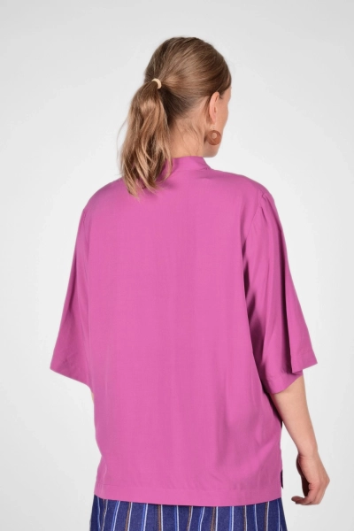 Frontansicht von Bluse "Djamila" aus Rayon mit halben Arm in Pink