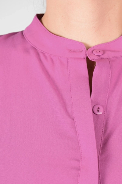 Detail von Knopfleiste von Bluse "Djamila" aus Rayon mit halben Arm in Pink
