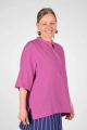 Seitenansicht von Bluse "Djamila" aus Rayon mit halben Arm in Pink