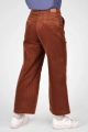Rückseitige Sicht auf Cordhose "Kora" mit 7/8 Länge in rehbraun
