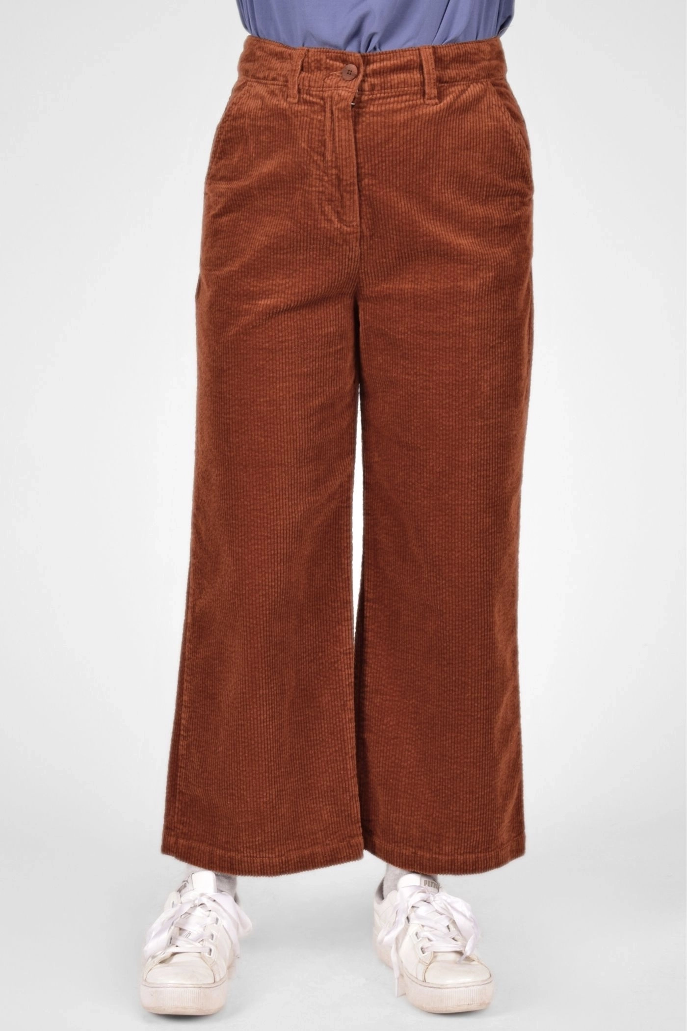 Frontale Sicht auf Cordhose "Kora" mit 7/8 Länge in rehbraun
