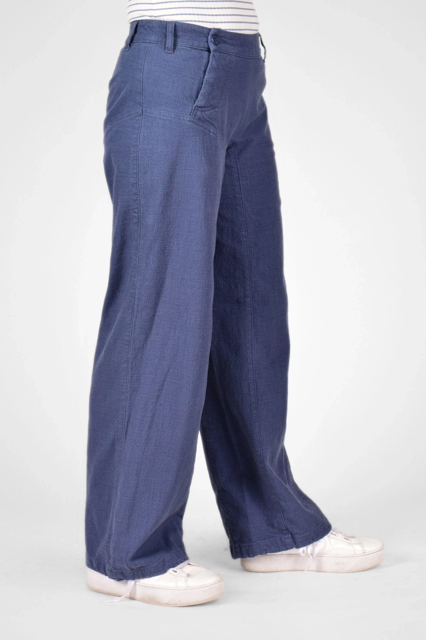 Hose "Salomé" aus Baumwoll-Leinen-Mix in taubenblau von der rechten Seite