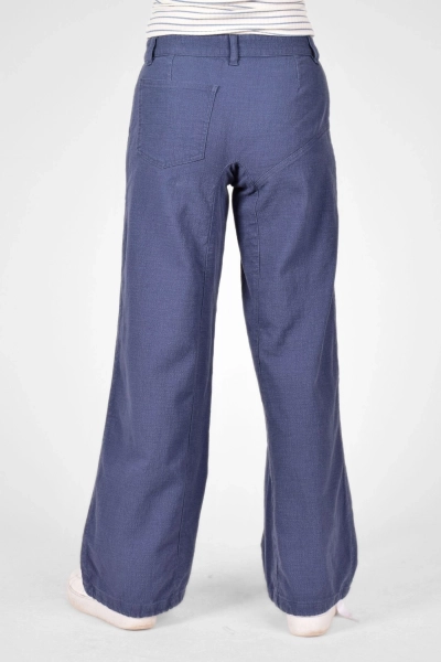 Hose "Salomé" aus Baumwoll-Leinen-Mix in taubenblau von hinten