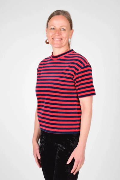 Samt T-Shirt "Katja" Nicki in dunkelblau rot gestreift von vorn