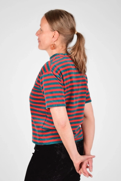 Samt T-Shirt "Katja" Nicki in petrol rot gestreift von hinten