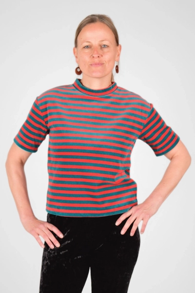 Samt T-Shirt "Katja" Nicki in petrol rot gestreift von vorn