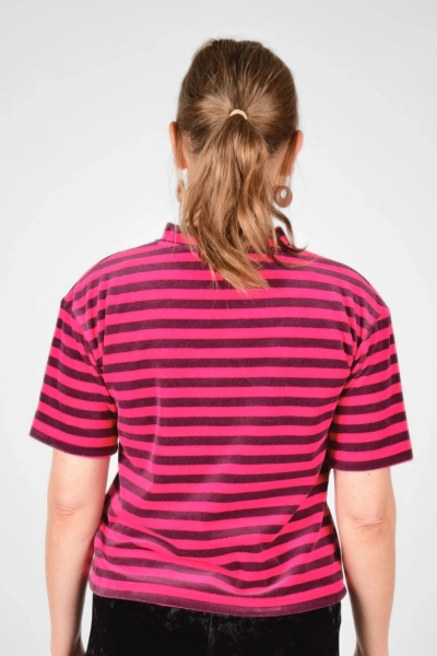 Samt T-Shirt "Katja" in aubergine pink gestreift von hinten