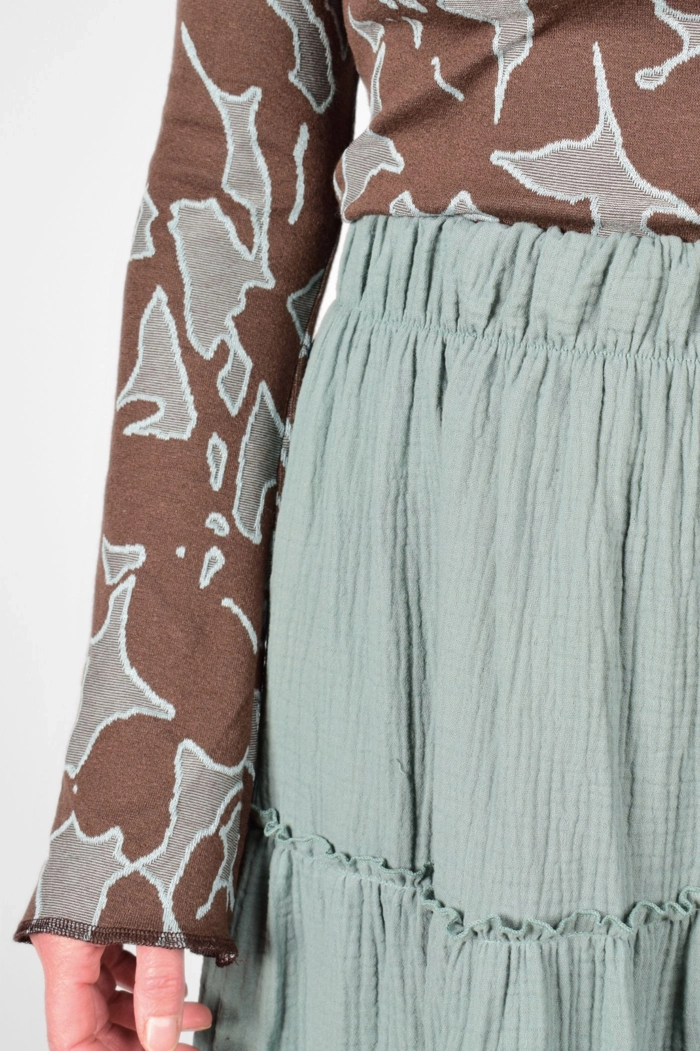 Detail des Gummibundes von Maxirock "Yelda" aus Musselin Stoff in Aqua